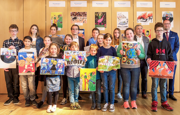 Siegerehrung der Gewinnerinnen und Gewinner des 49. Jugendwettbewerbes "jugend creativ" bei der VR Bank Kitzingen eG Siegerehrung der Gewinnerinnen und Gewinner des 49. Jugendwettbewerbes "jugend creativ" bei der VR Bank Kitzingen eG